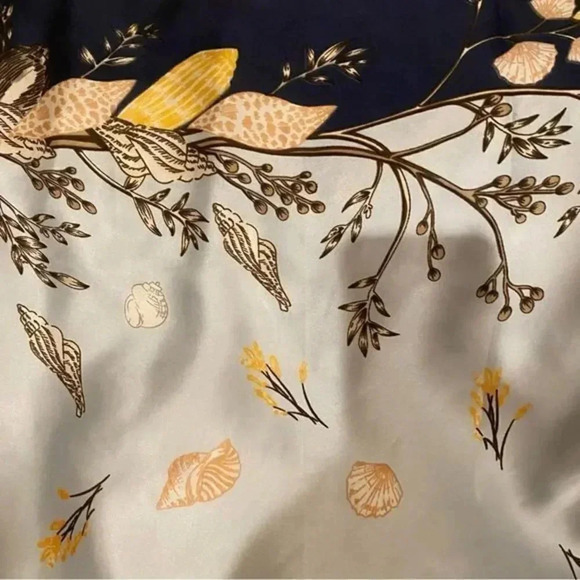 Beautiful print scarf - Picture 3 of 6